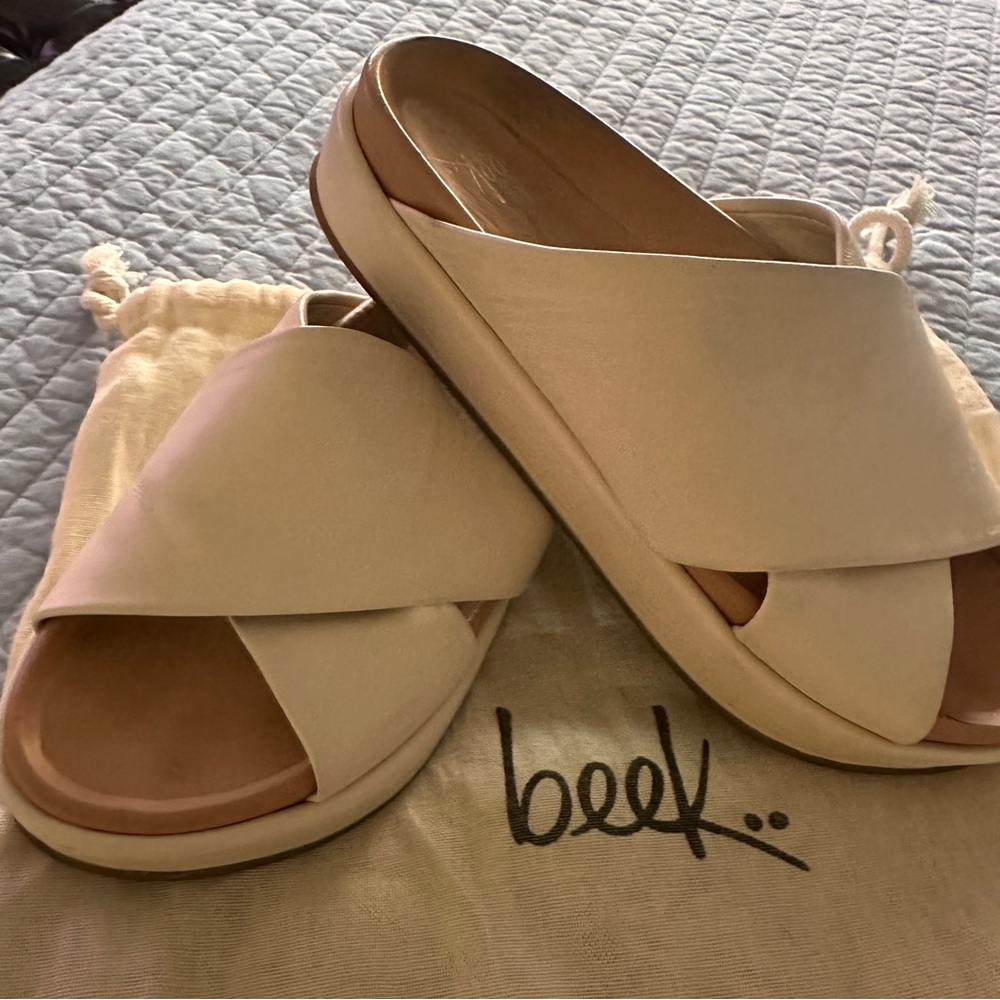 Beek Women's Off-White Slide Sandals